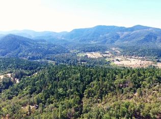 392 E Hawksdale Dr, Grants Pass, OR 97526