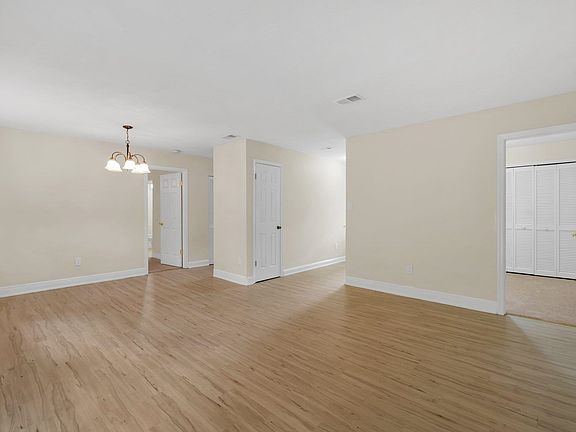 5th image of 2795 Faringdon Dr