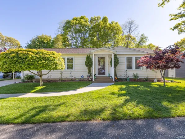 1407 Middle Road #83, Calverton, NY 11933