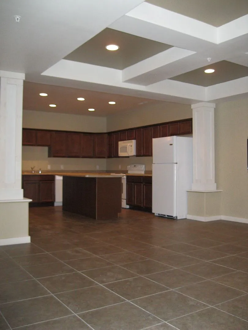 Spacious 5 Bedroom Condo — Photo 4