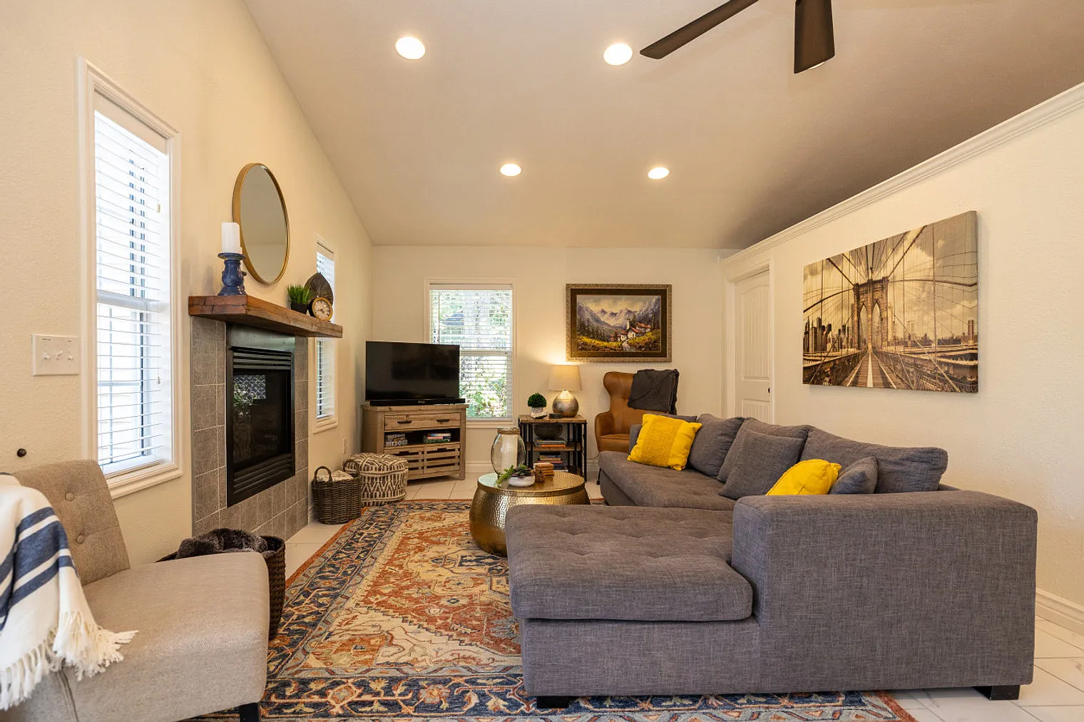 2 bed, 1.0 bath, 1205 sqft, $2,806 — Photo 1