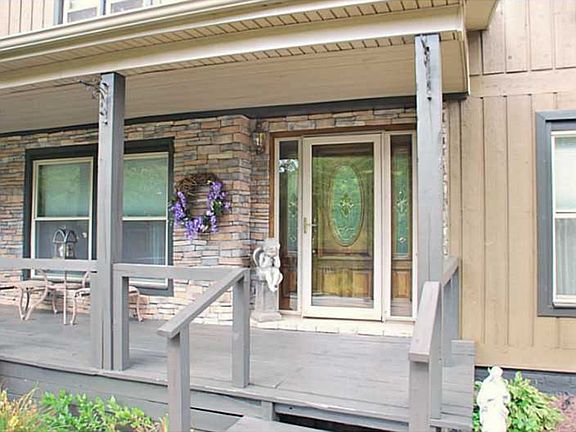 4th image of 460 Beaver Road