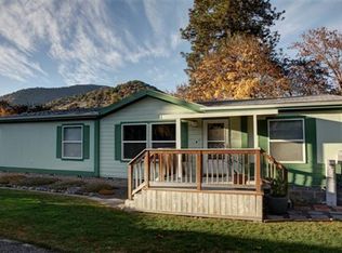 60 Rogue River Dr, Eagle Pt, OR 97524