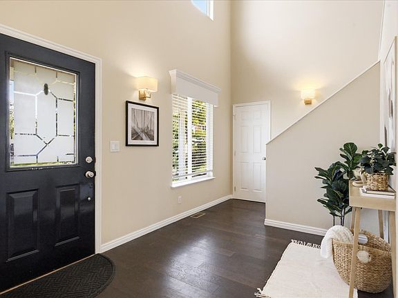 5th image of 1542 E Granada Dr