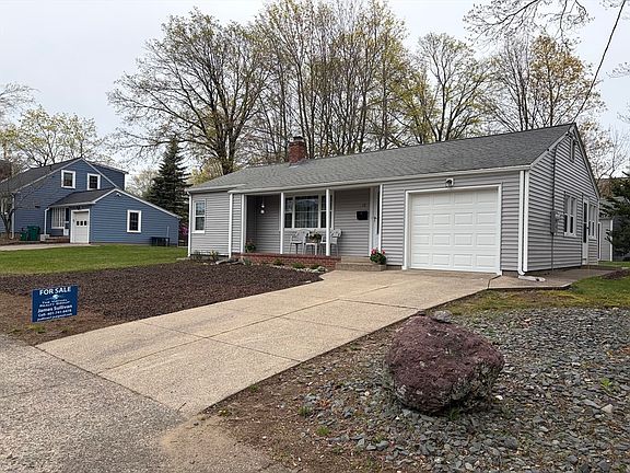 3rd image of 10 Veery Rd