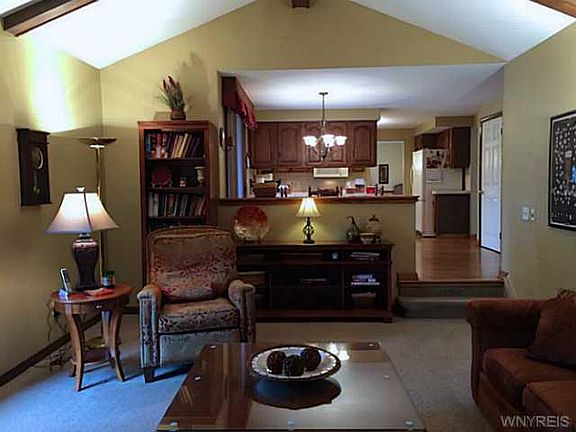 3rd image of 216 Bramble Ct