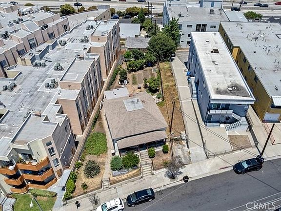 3rd image of 811 N Bunker Hill Ave