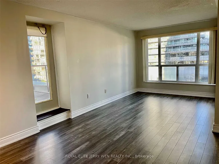 909 Bay St #811 — Photo 3