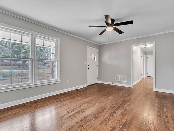 4th image of 614 Heathwood Dr
