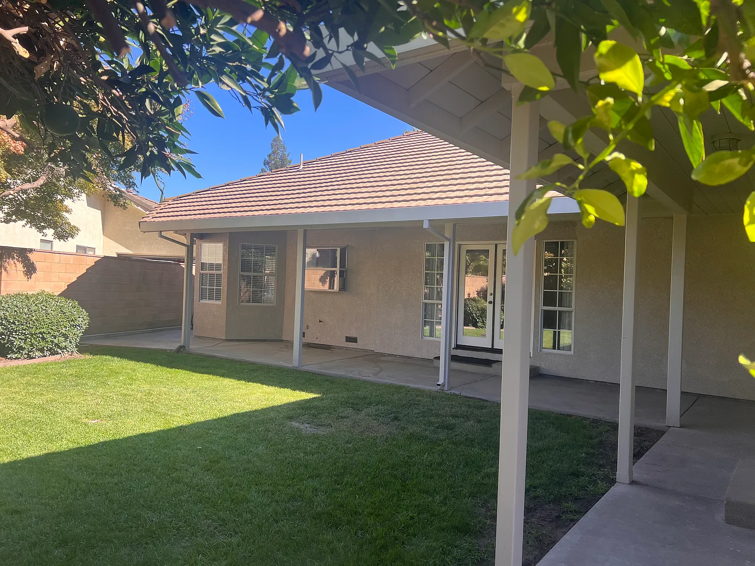 3 bed, 1965 sqft, $2,700 — Photo 2