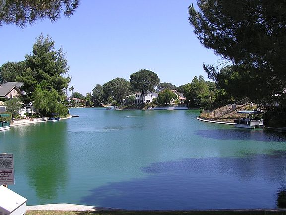 3rd image of 5365 Lake Crest Dr