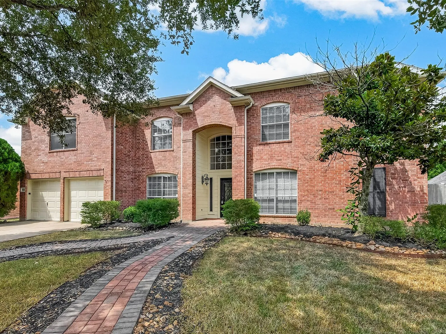 5 bed, 3.5 bath, 4148 sqft, $3,750 — Photo 2