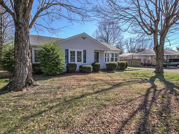 2nd image of 1037 Edgewood Dr