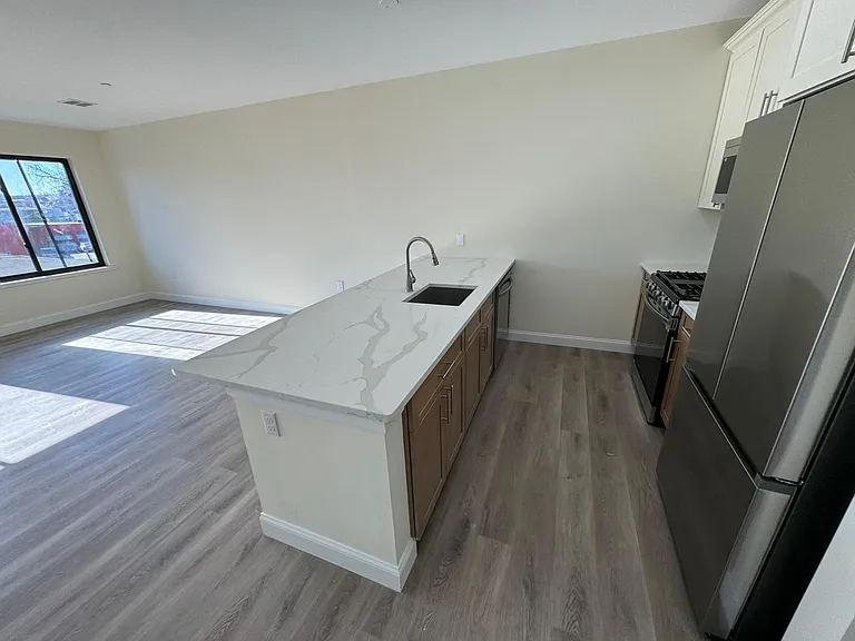668 Communipaw — Photo 36