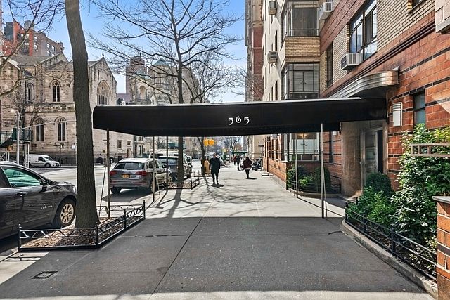1st image of 565 W End Ave APT 8D