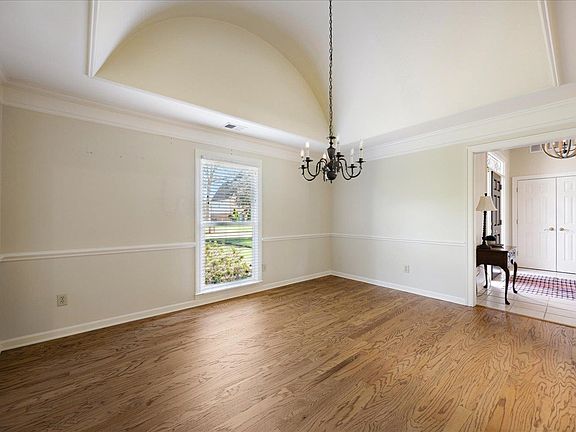 5th image of 9565 Cherry Laurel Cv