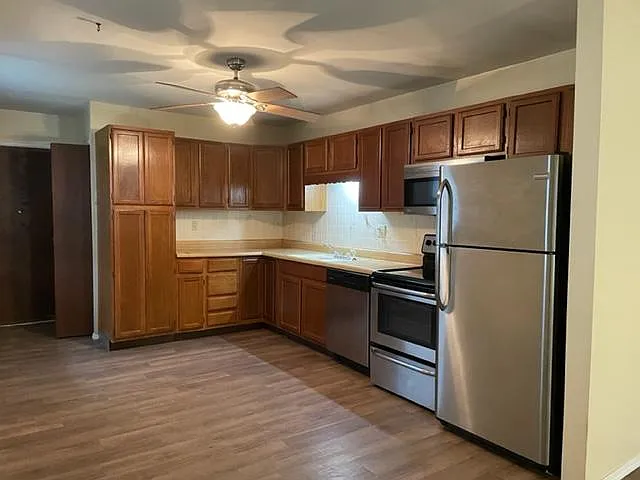 209 Avalon Ln — Photo 2