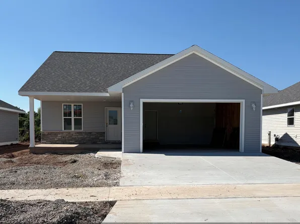 2111 E Golden Gate Dr, Appleton, WI 54913