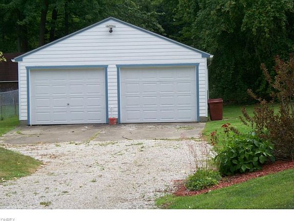 3rd image of 3436 Shadyside Dr