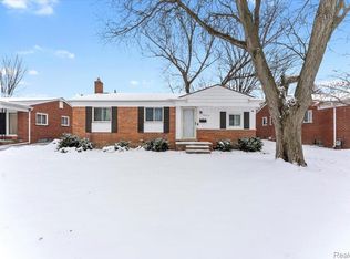 27319 Kennedy St, Dearborn Heights, MI 48127