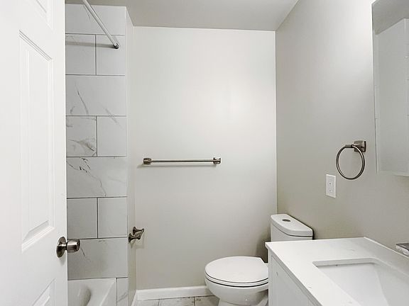 4th image of 711 W Girard Ave #1
