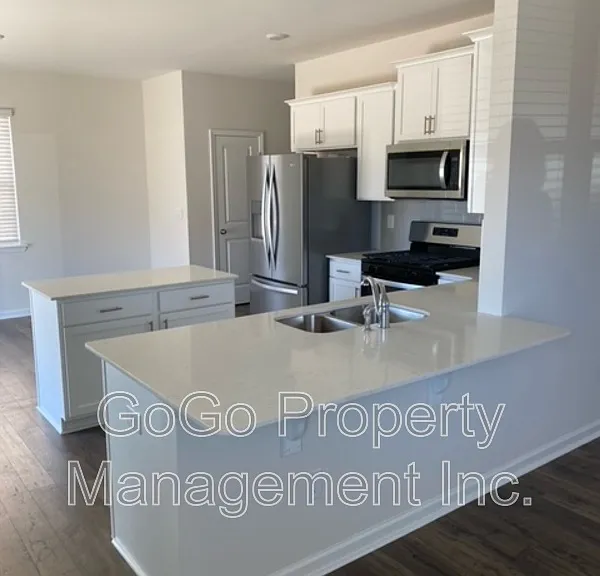 4310 Remington Ave — Photo 6