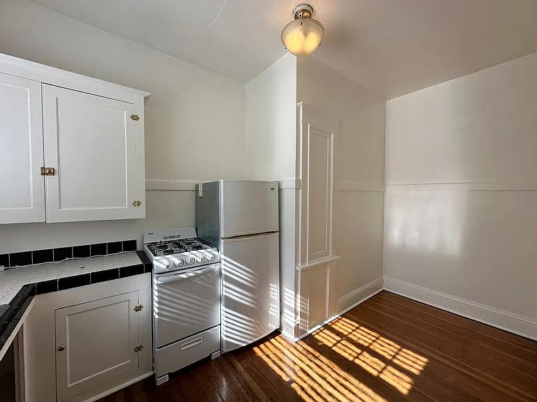 2129 SE 10th Ave — Photo 8