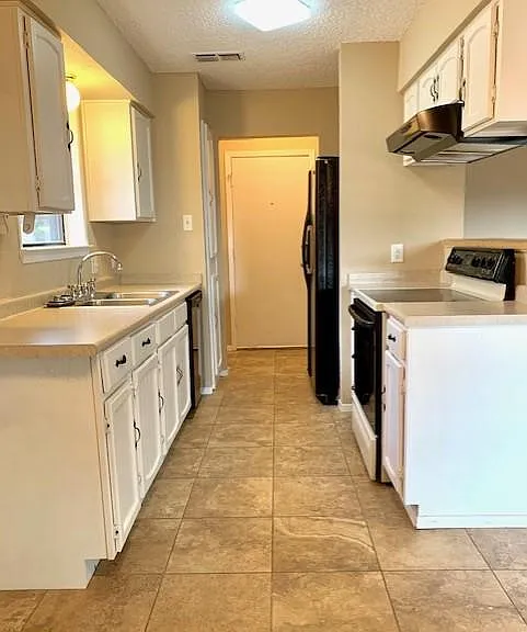1301 N Knowles Dr — Photo 5