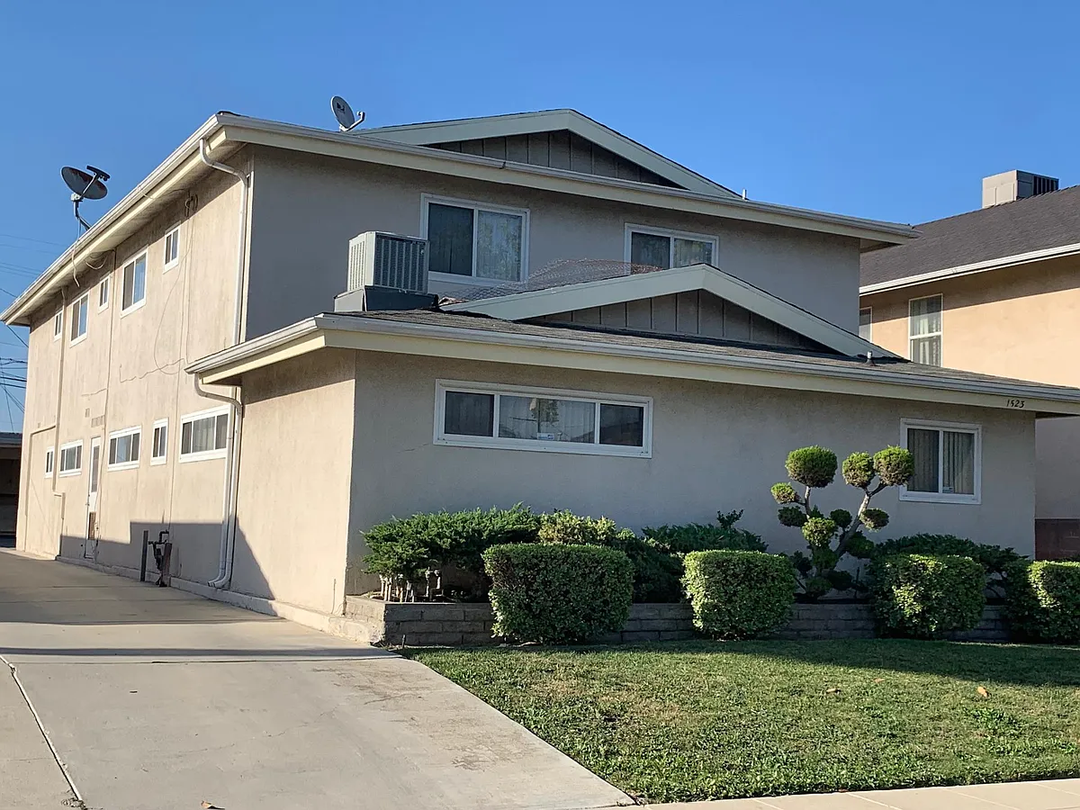 Side and Front of Building - 1523 W 81st St #2