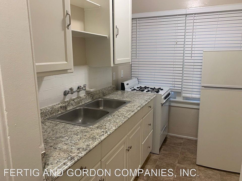 1st image of 1559 N Hill Ave #21