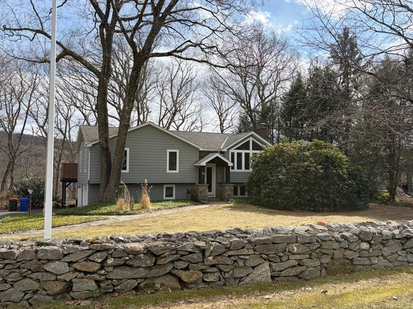 44 Echo Ln