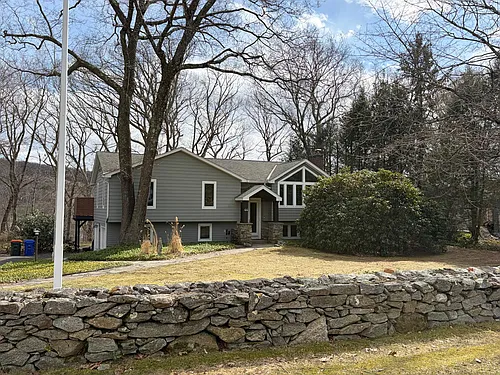 44 Echo Ln Photo 1