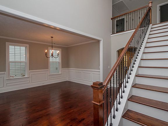 4th image of 174 Caroleton Dr