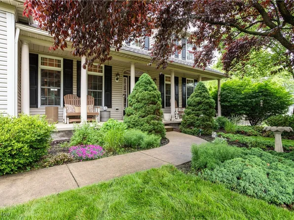 5862 New Haven Dr, Medina, OH 44256