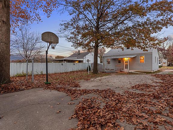 4th image of 235 Wood River Ave
