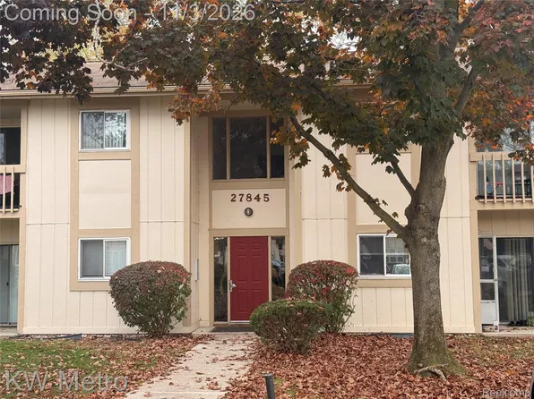 27845 Berrywood Ln Unit 61, Farmington, MI 48334