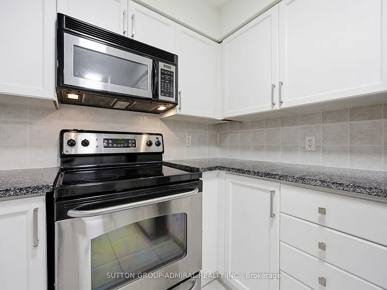 30 Grand Trunk Cres #309 — Photo 9