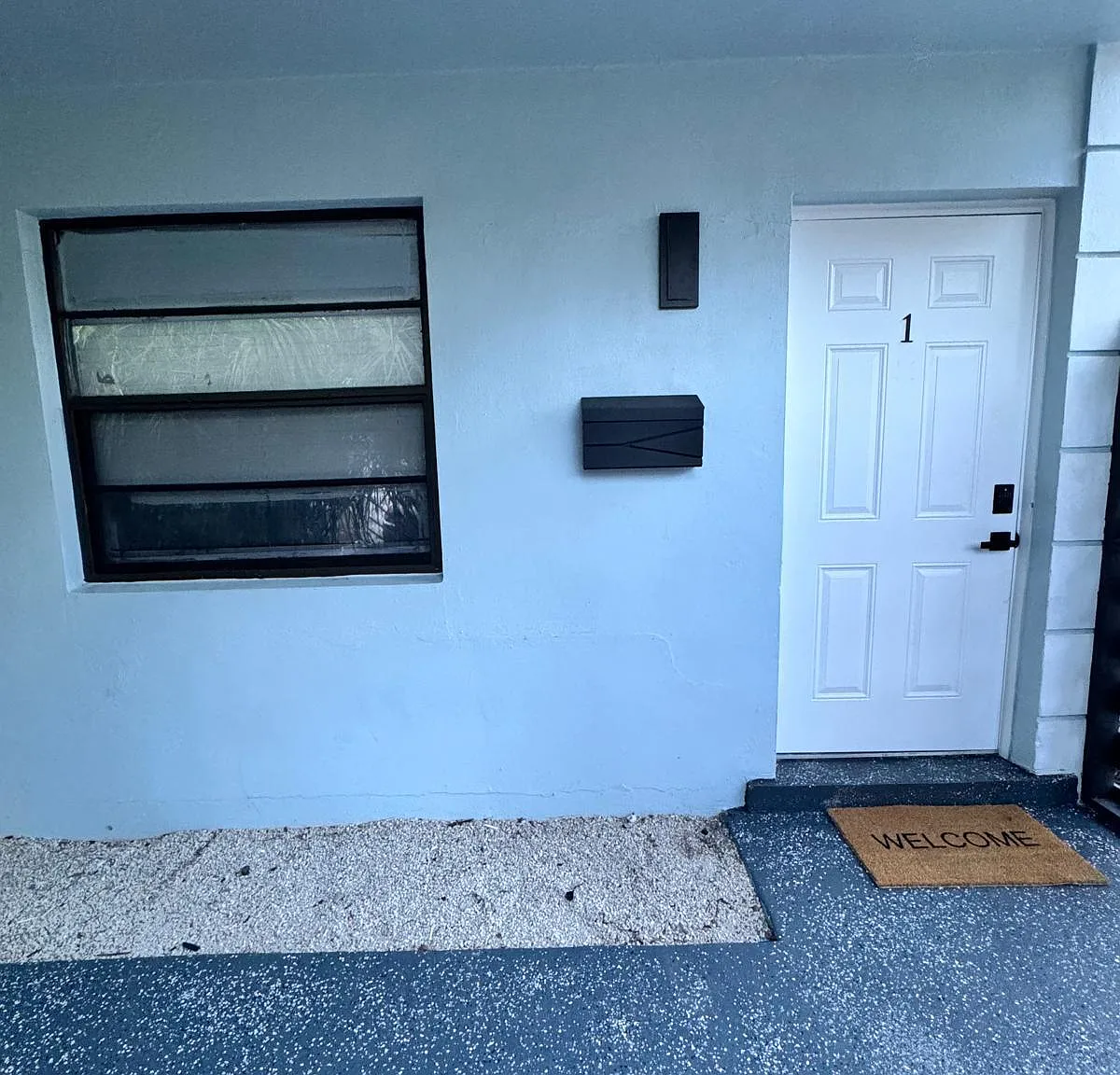 2 bed, 1.0 bath, 2327 sqft, $2,600 — Photo 4