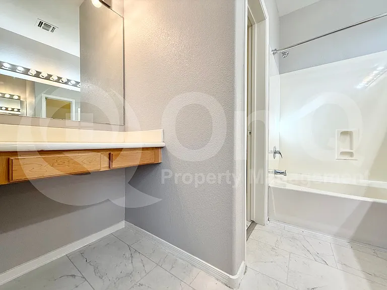 5310 E Hilton Ave — Photo 17