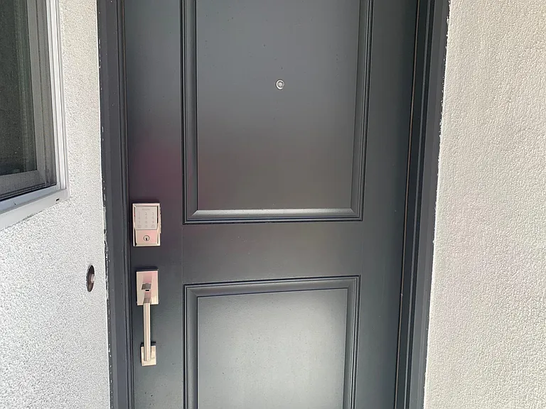 2400 E Carter Ave — Photo 4