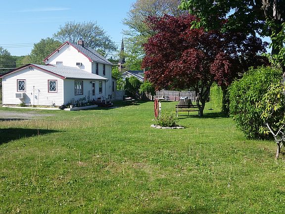 5th image of 398 Clarke Ave