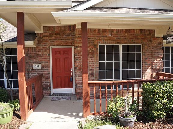 2nd image of 219 Tanglewood Dr