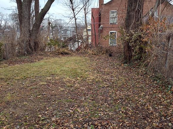 3rd image of 1369 Catalpa St