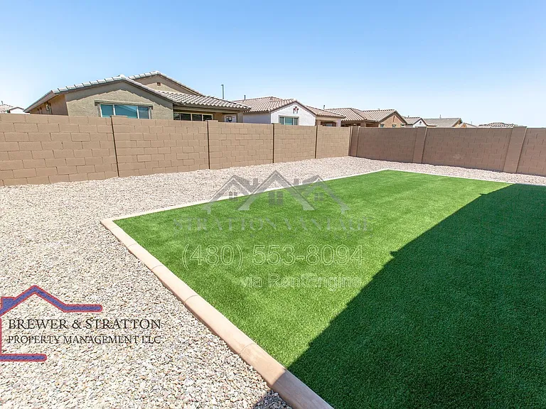 2226 E Kelly Dr — Photo 37