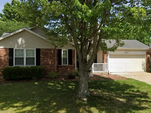 1203 Summerwood Dr, Saint Peters, MO 63376