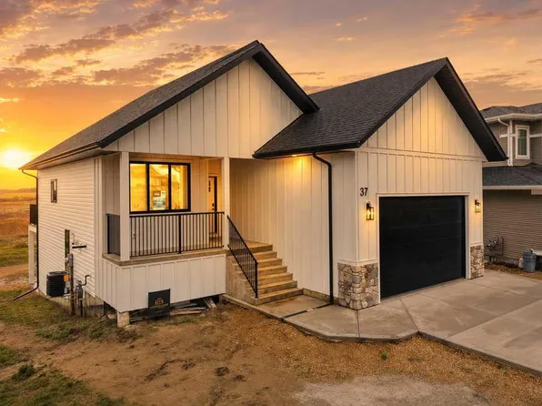 37 W Maclean Close, Blackfalds, AB T4M 0H4