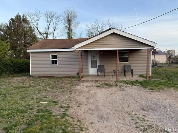1413 E Kathleen St, Sikeston, MO 63801