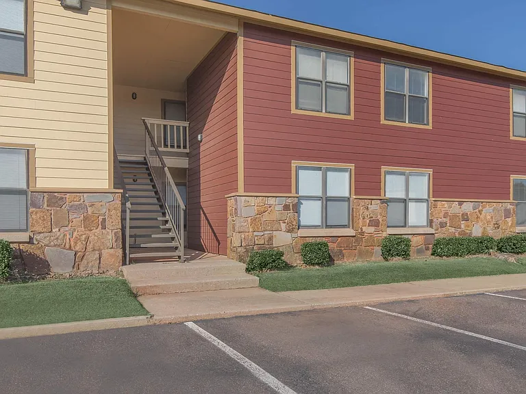 ONE MONTH FREE! APPLY FREE! VIRTUAL TOURS! — Photo 16
