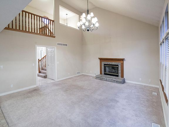 5th image of 15473 Foster St
