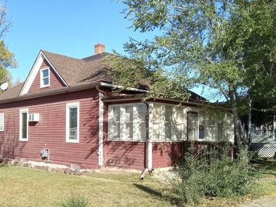 301 3rd St NE, Belfield, ND, 58622